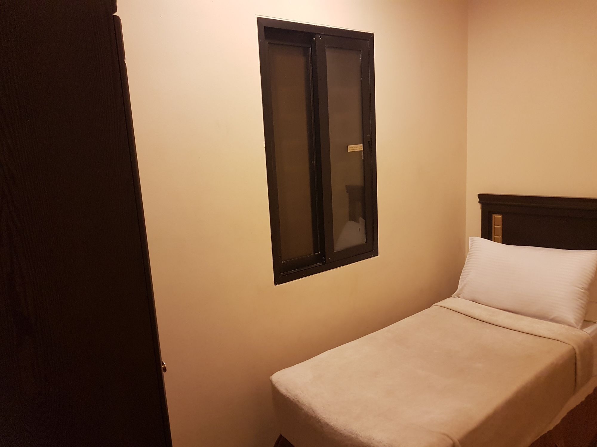 Taiba Suites Madinah Medina Kültér fotó A room at the hotel