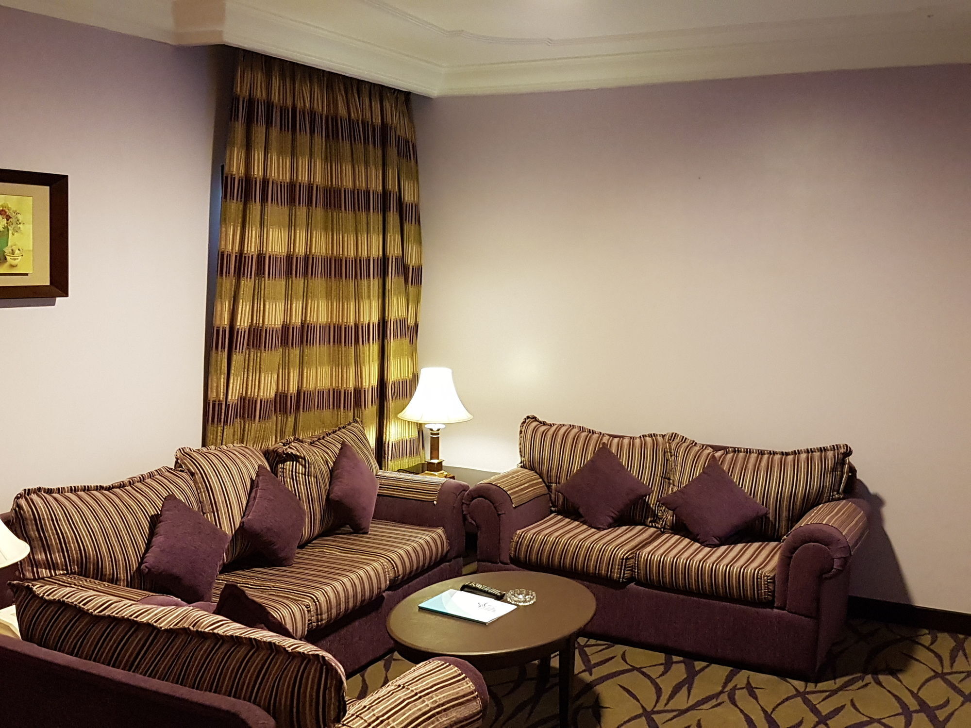 Taiba Suites Madinah Medina Kültér fotó A living room