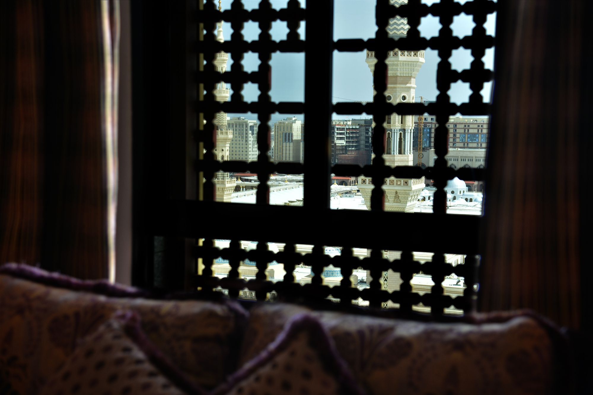 Taiba Suites Madinah Medina Kültér fotó View of the Grand Mosque from the hotel